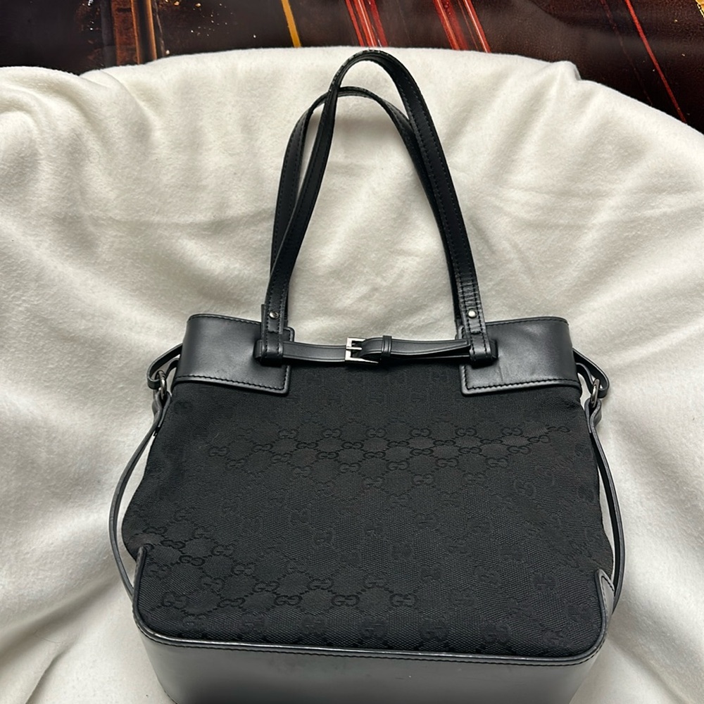 Gucci tote preloved very clean inside and out